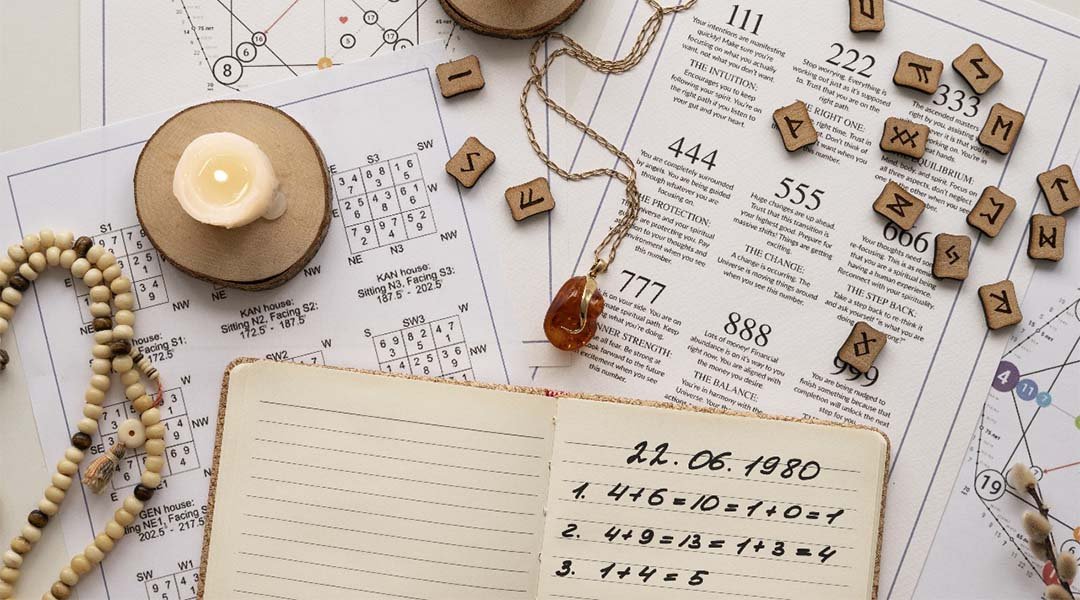 Personas estudiando desarrollo web